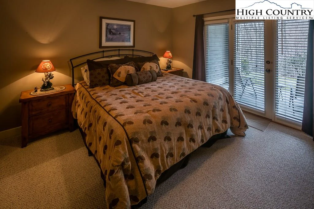 Image number 2 for the current listing