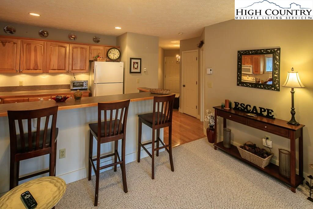 Image number 19 for the current listing