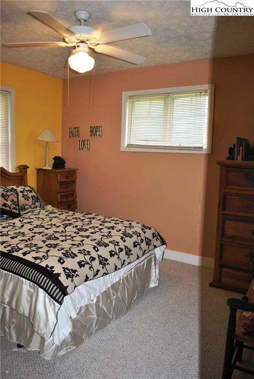 Image number 9 for the current listing