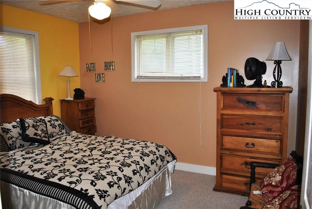 Image number 8 for the current listing