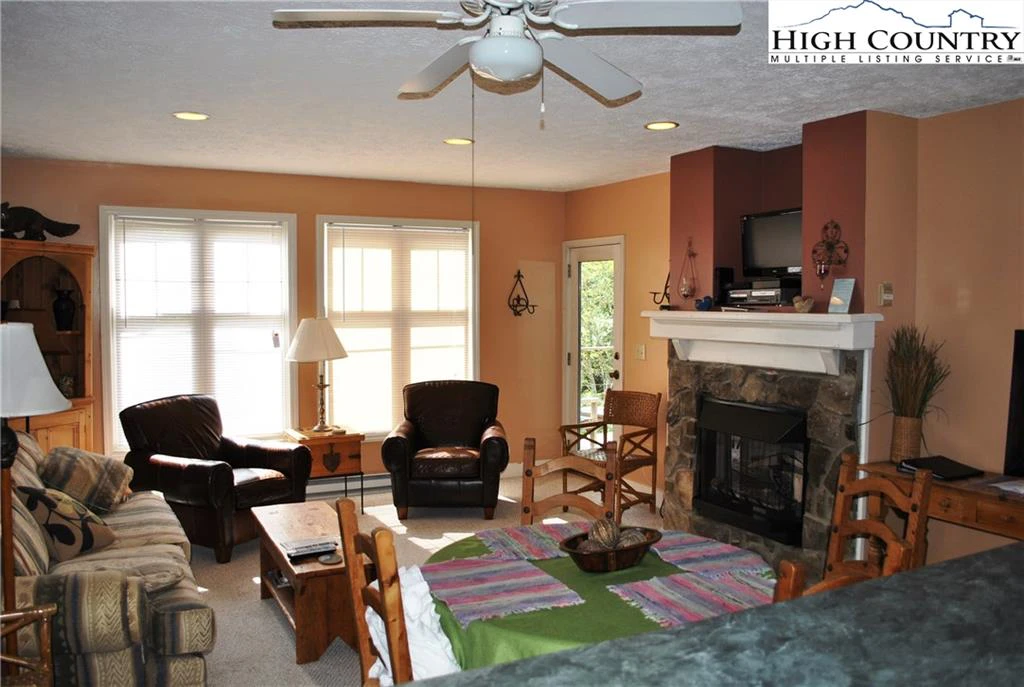 Image number 14 for the current listing