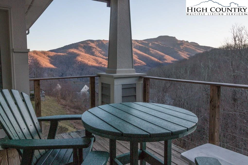 Image number 1 for the current listing