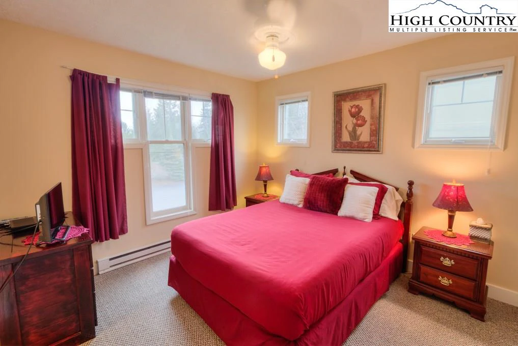 Image number 9 for the current listing