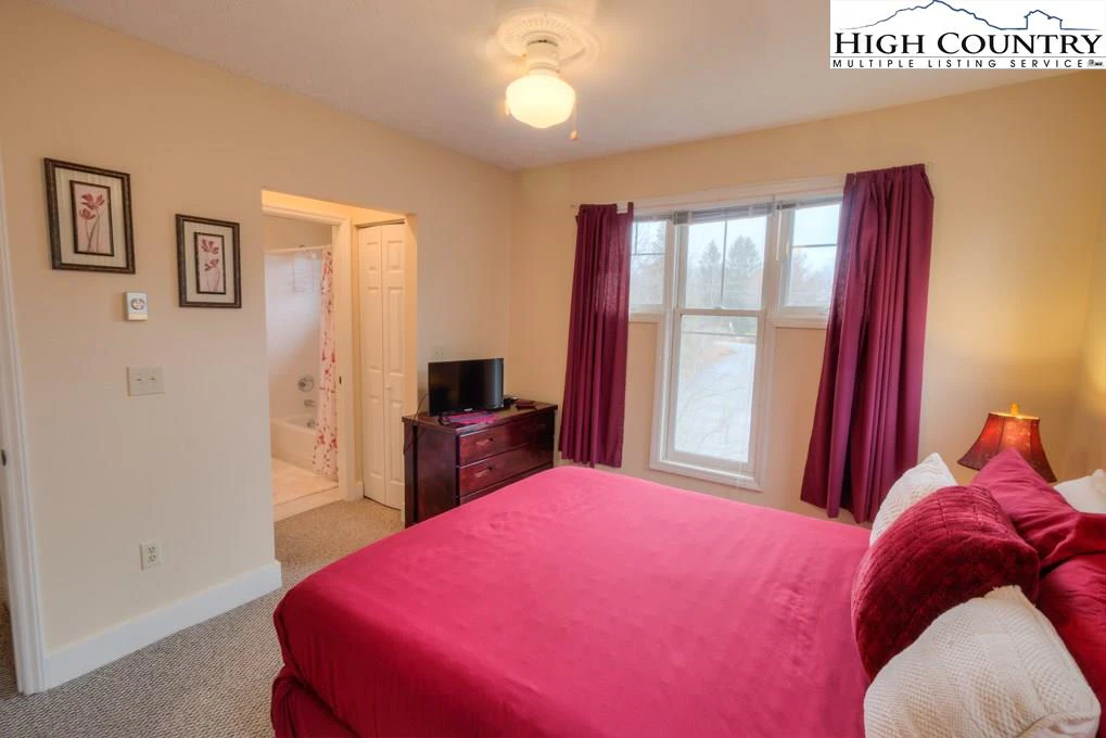 Image number 2 for the current listing