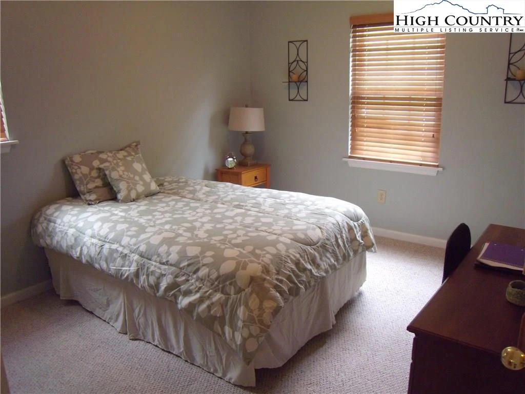 Image number 11 for the current listing