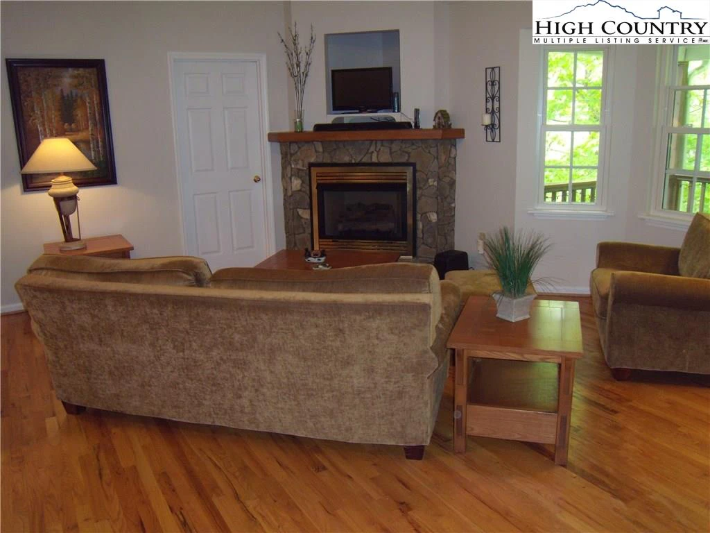 Image number 5 for the current listing