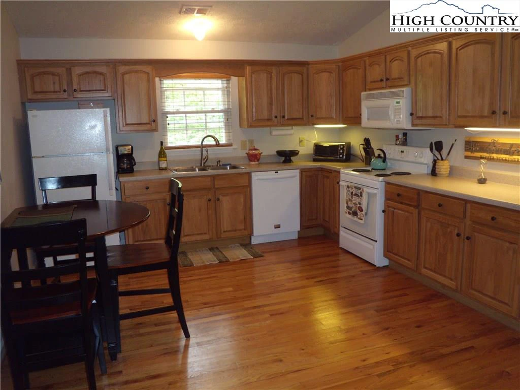 Image number 6 for the current listing
