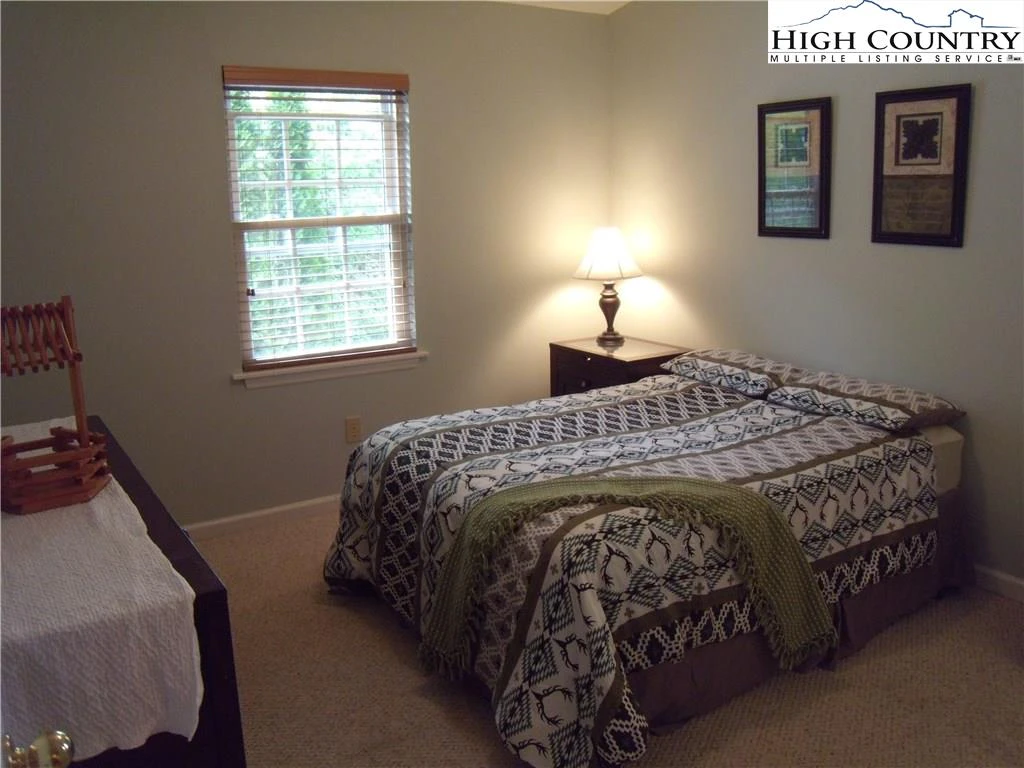 Image number 8 for the current listing