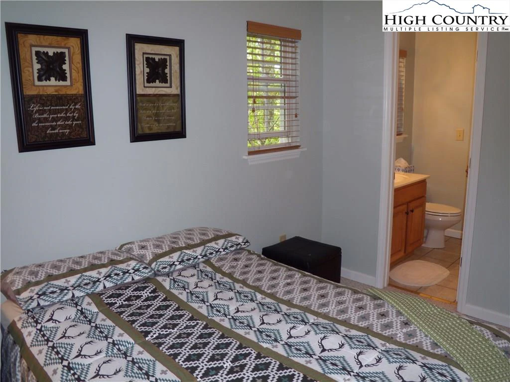 Image number 9 for the current listing