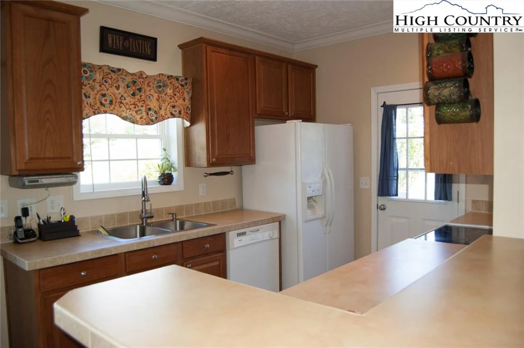 Image number 20 for the current listing