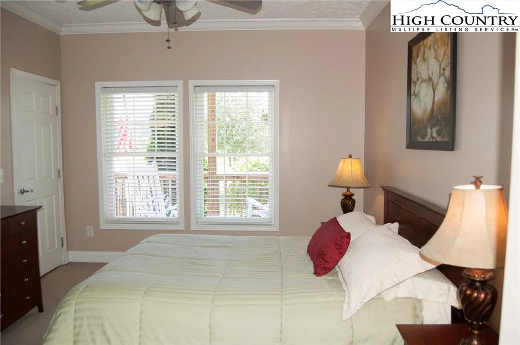 Image number 18 for the current listing