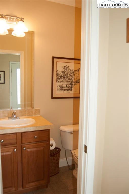 Image number 2 for the current listing
