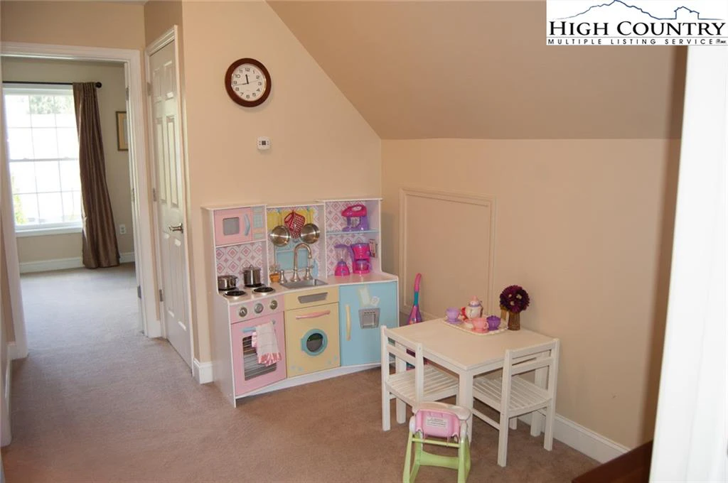 Image number 15 for the current listing