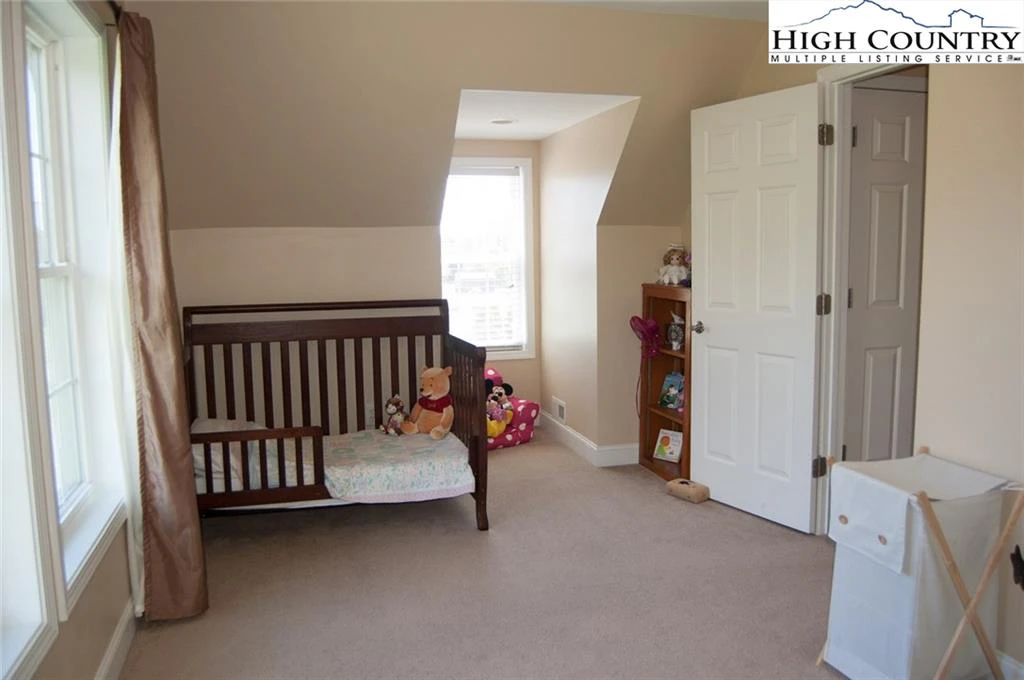 Image number 14 for the current listing