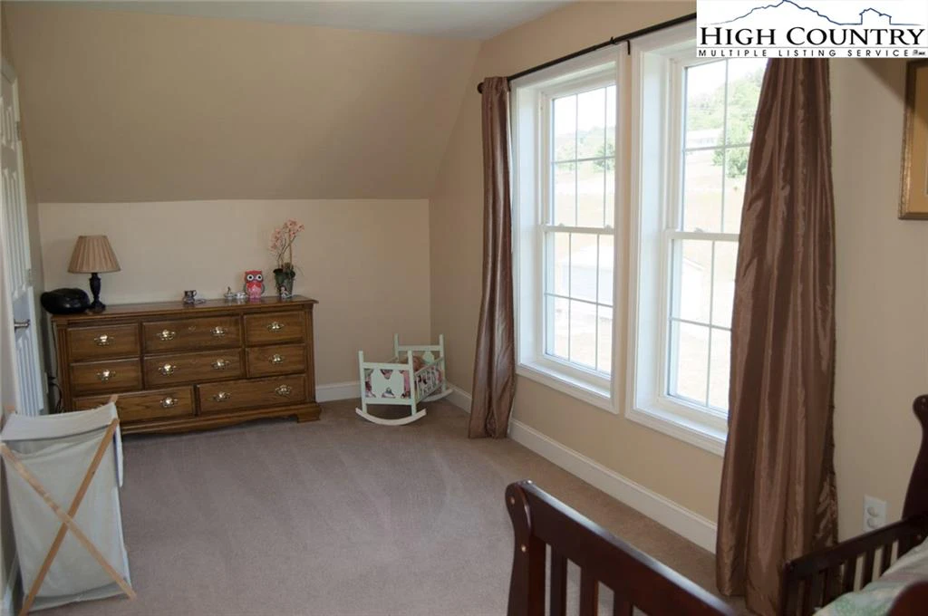 Image number 13 for the current listing