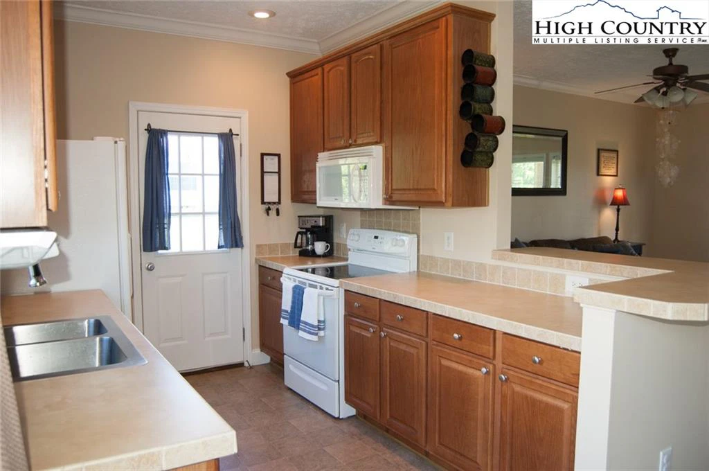 Image number 21 for the current listing