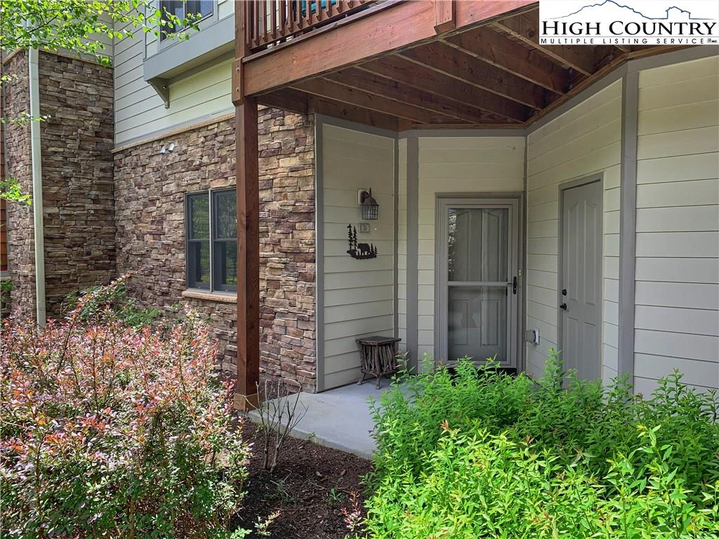 Image number 1 for the current listing
