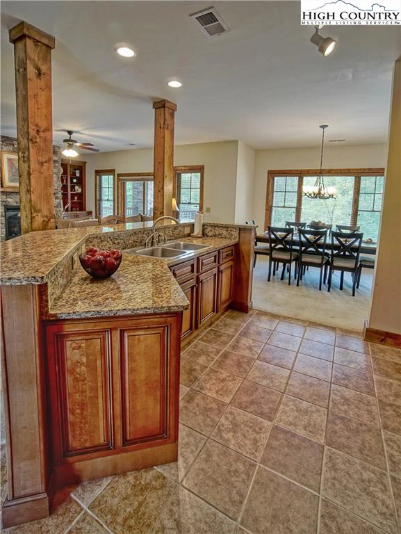 Image number 20 for the current listing