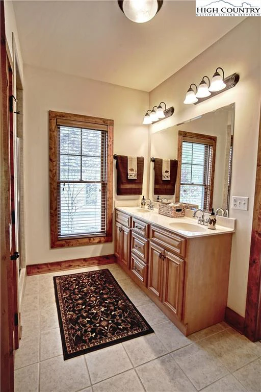 Image number 14 for the current listing