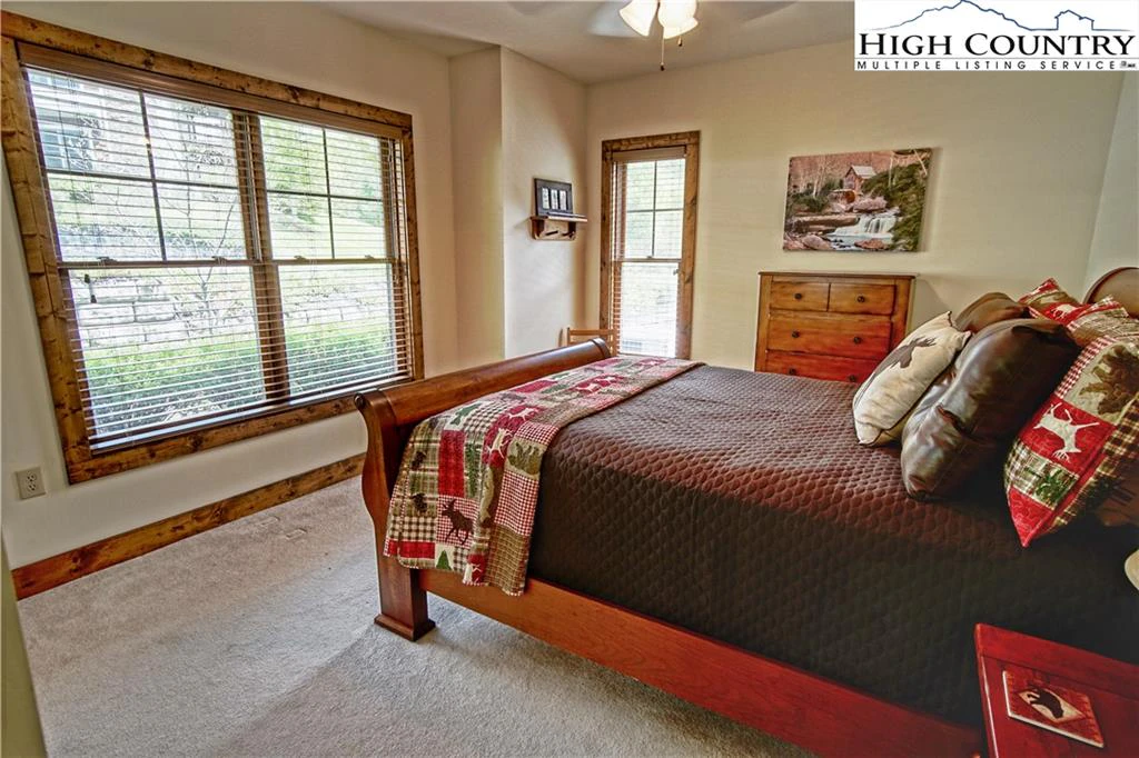 Image number 11 for the current listing