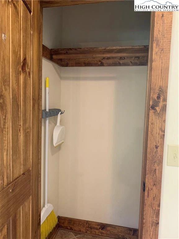 Image number 6 for the current listing