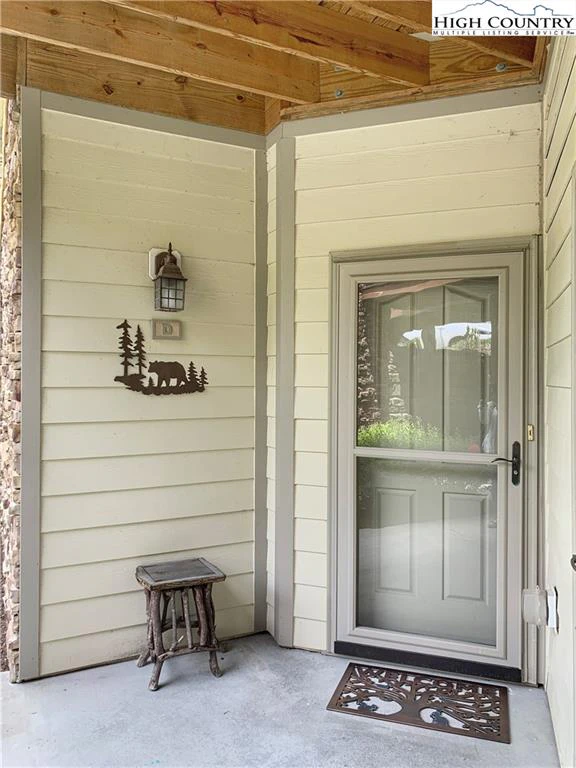 Image number 4 for the current listing