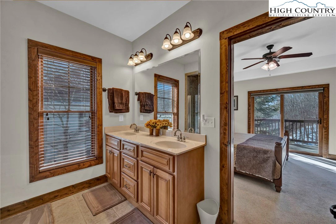 Image number 7 for the current listing