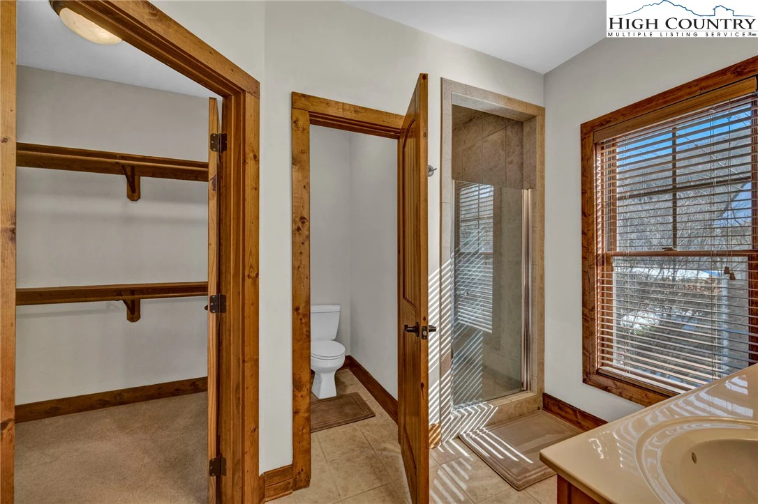 Image number 11 for the current listing