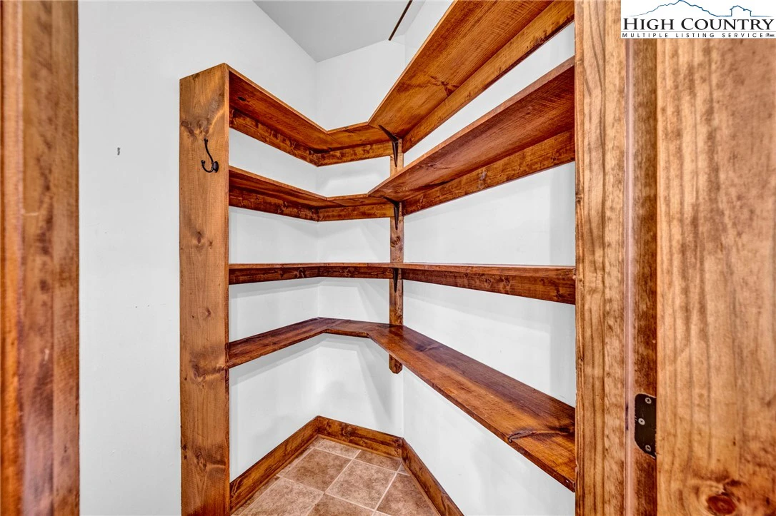 Image number 3 for the current listing
