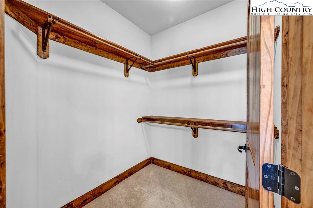 Image number 4 for the current listing