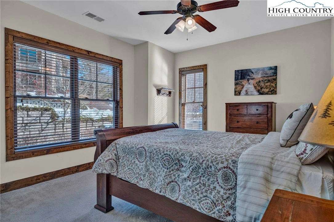 Image number 5 for the current listing