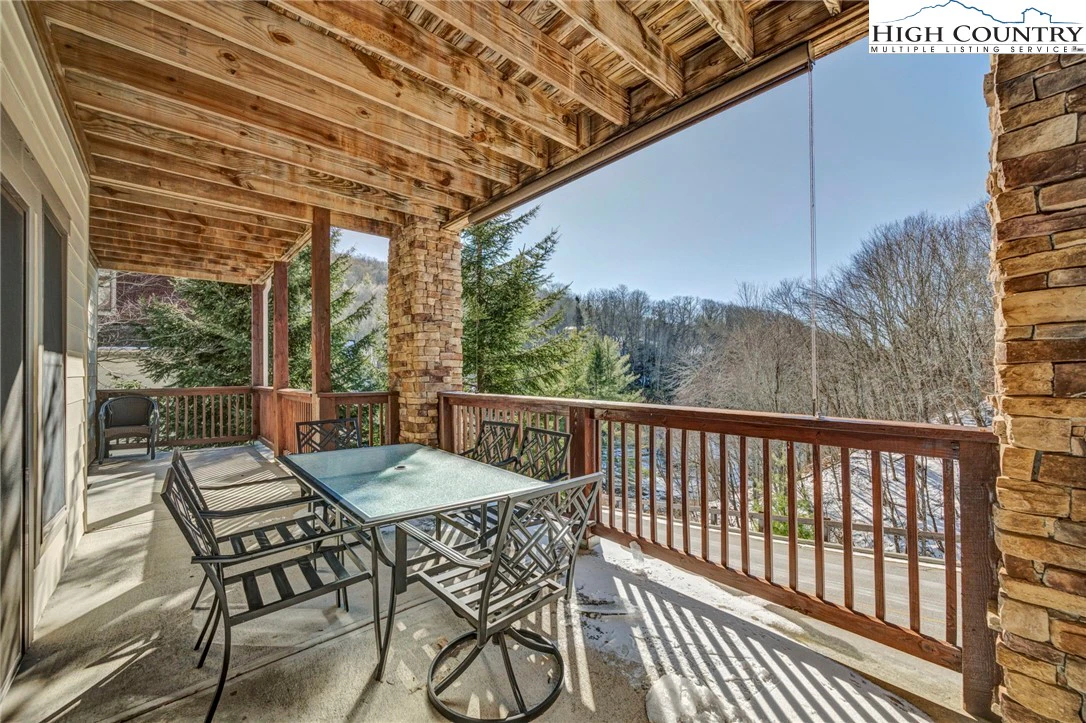 Image number 13 for the current listing