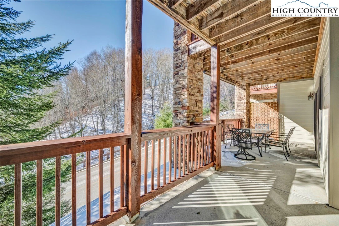 Image number 14 for the current listing