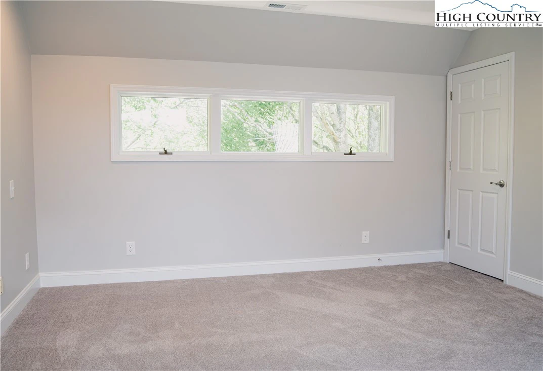 Image number 14 for the current listing