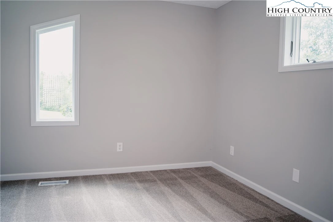 Image number 6 for the current listing