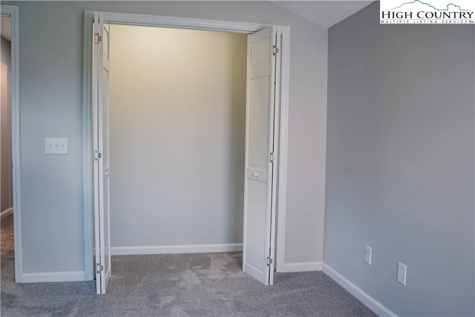 Image number 7 for the current listing