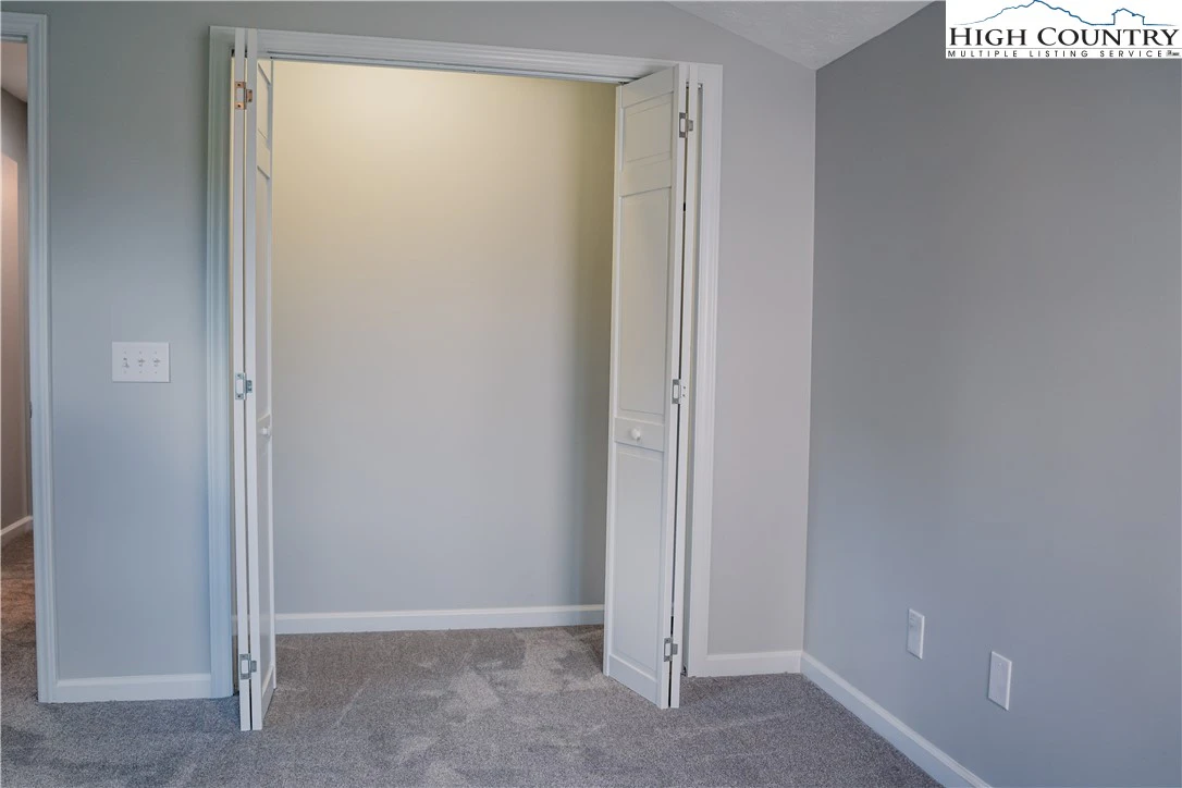 Image number 7 for the current listing