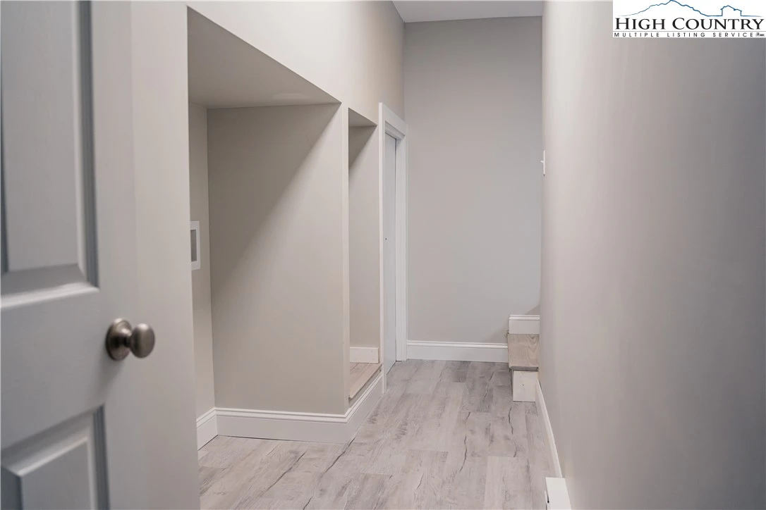 Image number 2 for the current listing
