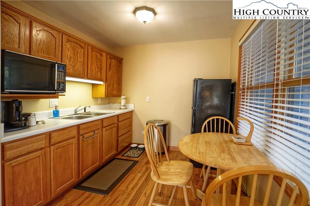 Image number 12 for the current listing
