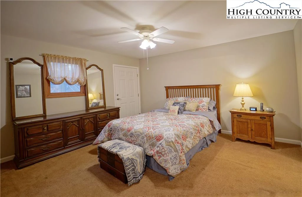 Image number 8 for the current listing