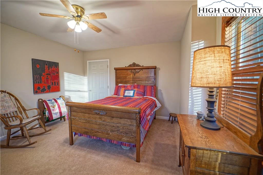 Image number 17 for the current listing
