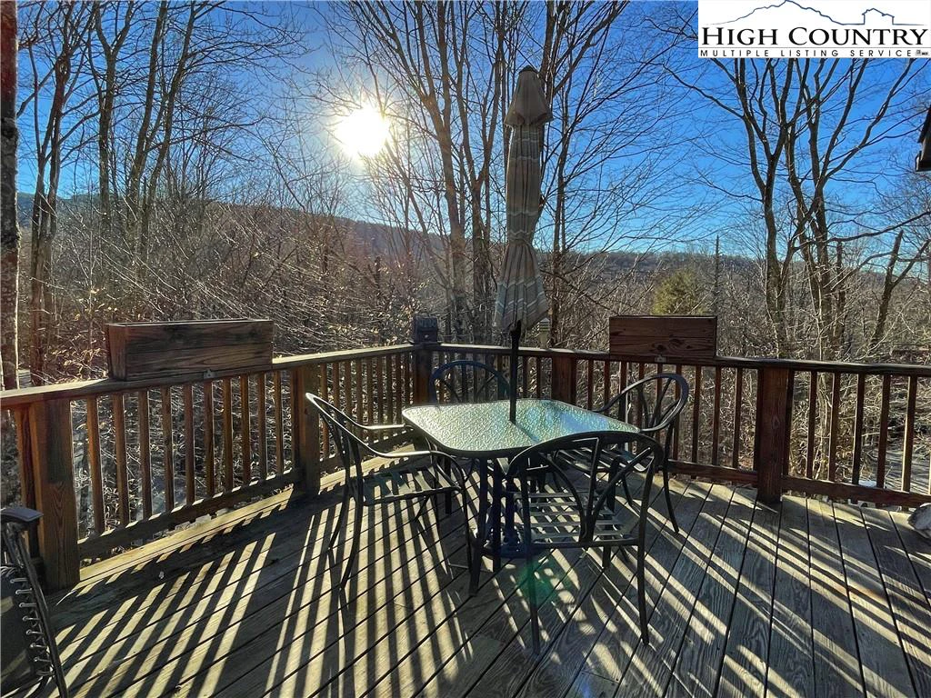 Image number 19 for the current listing