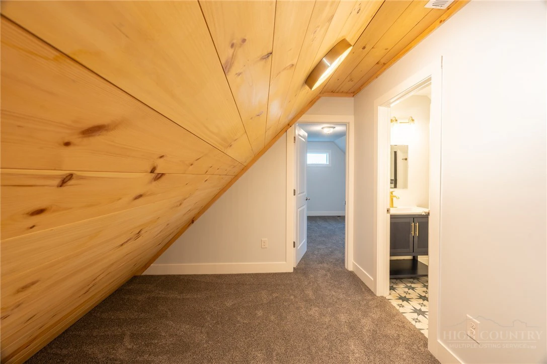 Image number 9 for the current listing