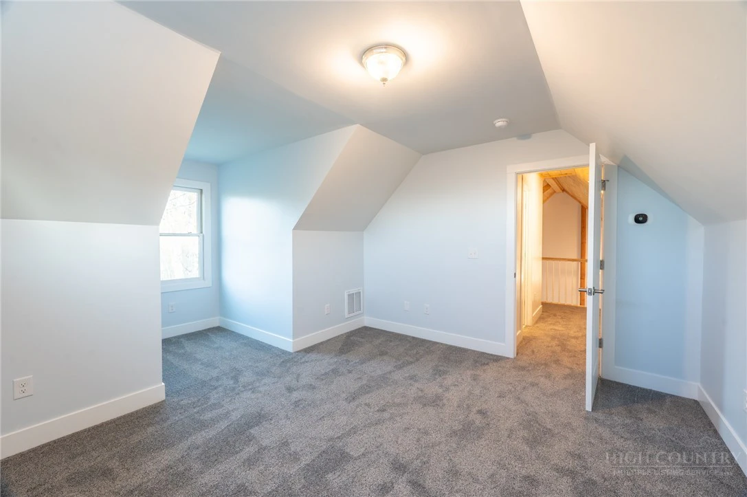 Image number 2 for the current listing
