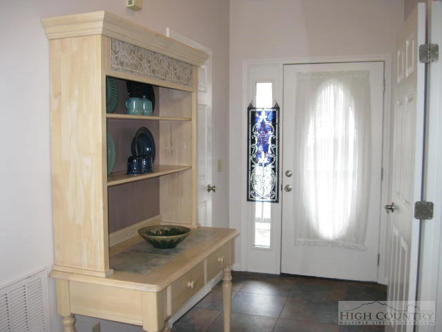 Image number 3 for the current listing