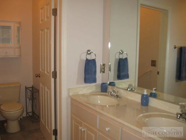 Image number 12 for the current listing