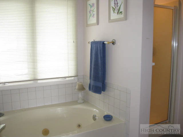 Image number 13 for the current listing