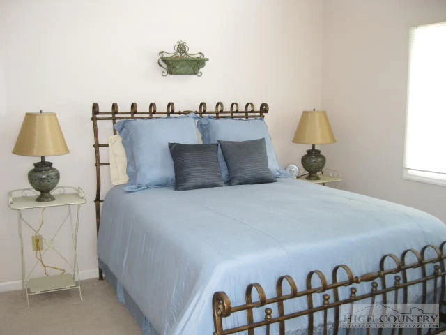 Image number 14 for the current listing
