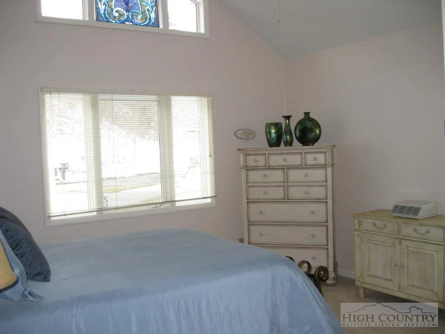 Image number 15 for the current listing