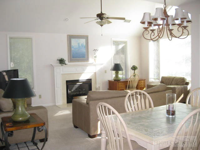Image number 8 for the current listing